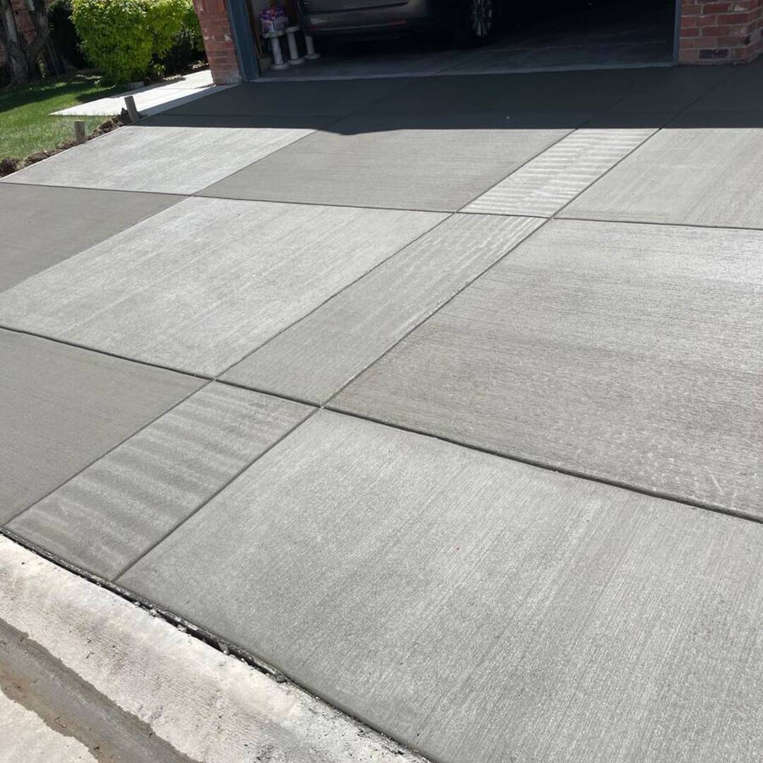 Concrete driveway with clean control joints